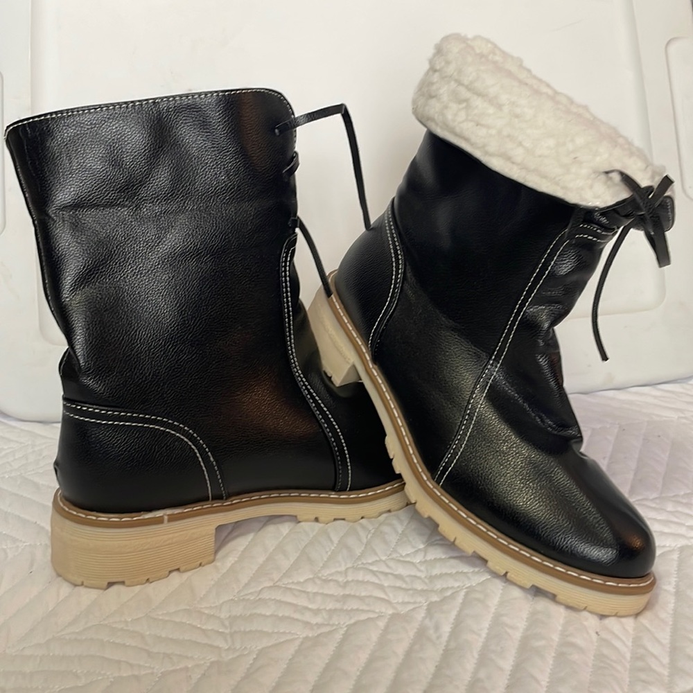 Women’s size 7.5-8 black leather fleece lined boots